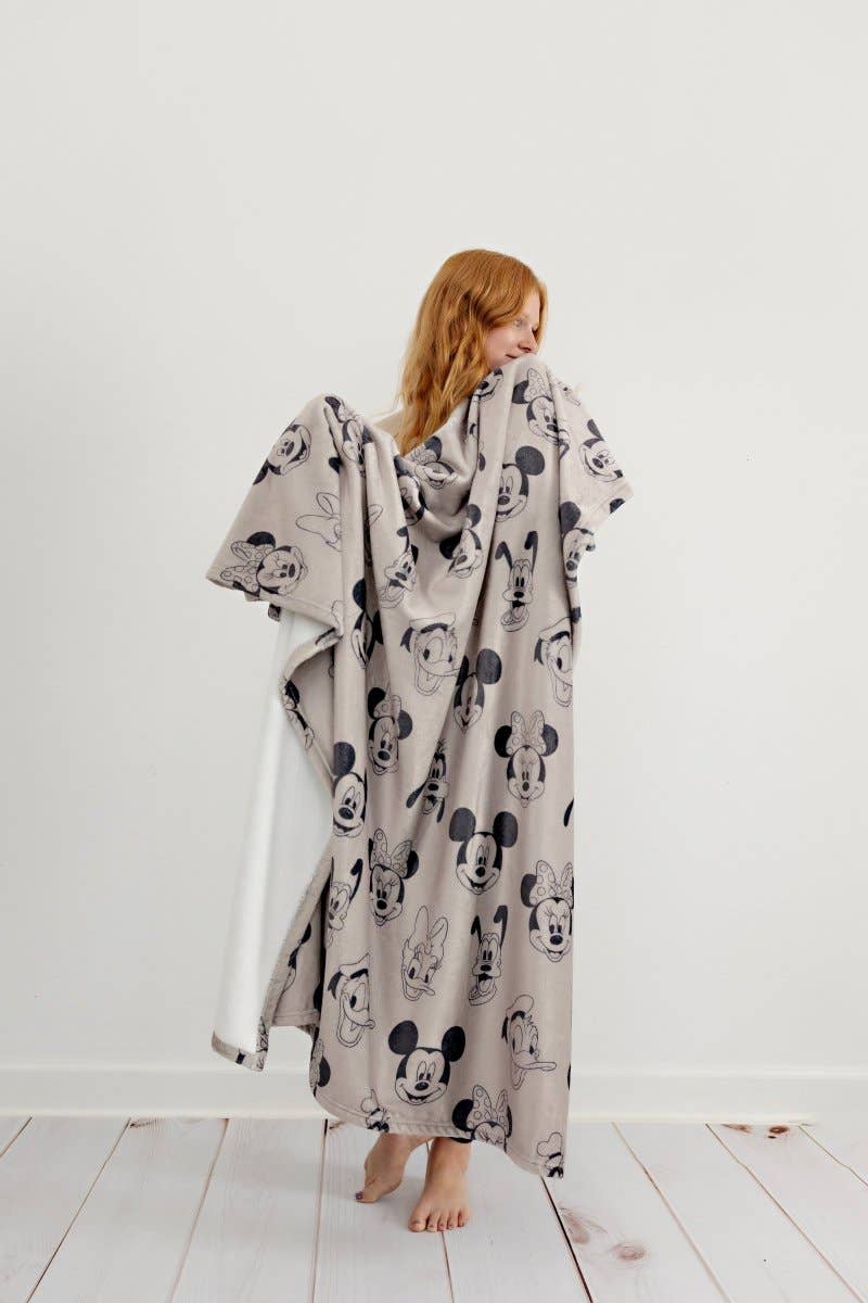 Sweet Ellie Sue - The Gang Throw Blanket